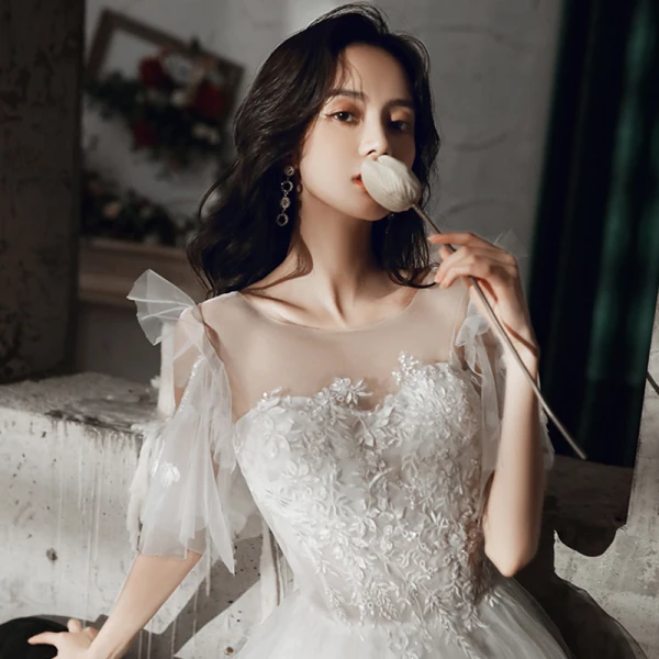 Erschwinglich Ivory / Creme Strand Brautkleider / Hochzeitskleider 2020 A Linie Durchsichtige Rundhalsausschnitt Kurze Ärmel Rückenfreies Star Applikationen Spitze Lange Rüschen