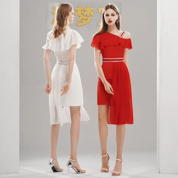 Chic / Belle Chiffon de retour Robe De Graduation 2020 Une épaule Manches Courtes Ceinture Asymétrique Volants Robe De Ceremonie