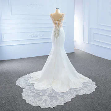 Haut De Gamme Blanche Satin La Mariée Robe De Mariée 2020 Trompette Sirène Col V Profond Sans Manches Dos Nu Appliques En Dentelle Perlage Fendue Devant Tribunal Train