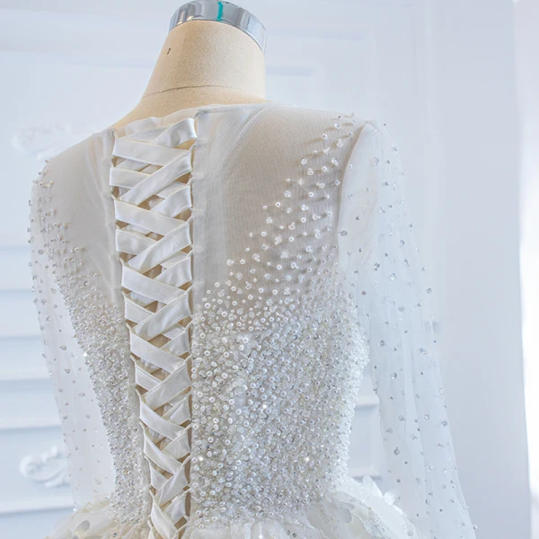 Luxe Blanche Transparentes La Mariée Robe De Mariée 2020 Robe Boule Encolure Dégagée Manches Longues Dos Nu Appliques Fleur Fait main Perlage Train De Balayage Volants