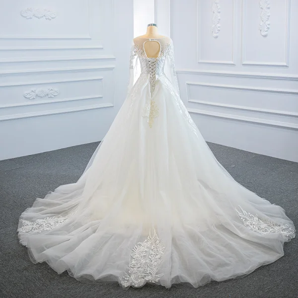 Luxe Blanche La Mariée Robe De Mariée 2020 Robe Boule Transparentes Encolure Dégagée Manches Longues Dos Nu Appliques En Dentelle Fait main Perlage Détachable Chapel Train