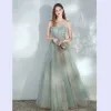 Elegante Salbeigrün Ballkleider 2020 A Linie Herz-Ausschnitt Ärmellos Perlenstickerei Glanz Tülle Lange Rüschen Rückenfreies Festliche Kleider