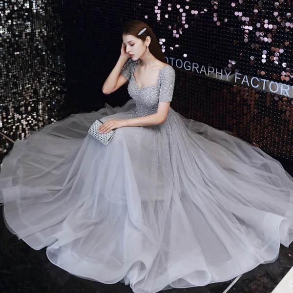 Classique Gris Dansant Robe De Bal 2020 Princesse Encolure Carrée Manches Courtes Paillettes Perlage Longue Volants Dos Nu Robe De Ceremonie