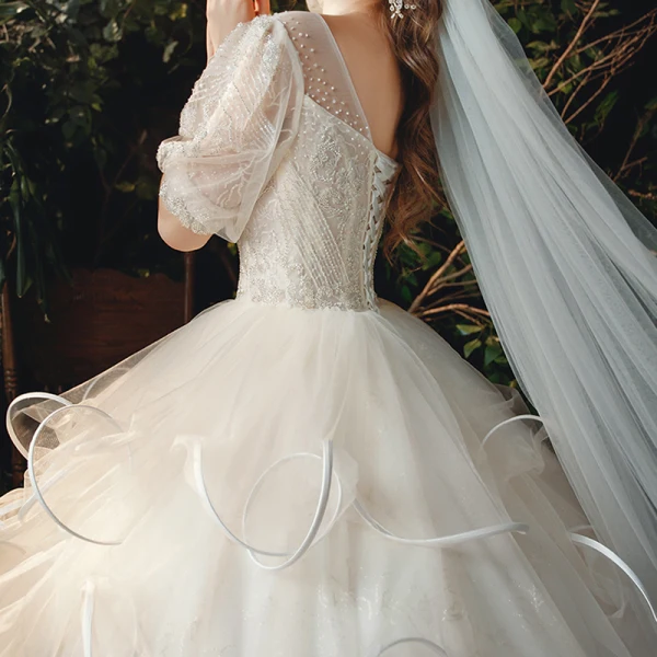 Style Victorien Champagne La Mariée Robe De Mariée 2020 Robe Boule Transparentes Encolure Dégagée Gonflée 1/2 Manches Dos Nu Perlage Glitter Tulle Cathedral Train Volants