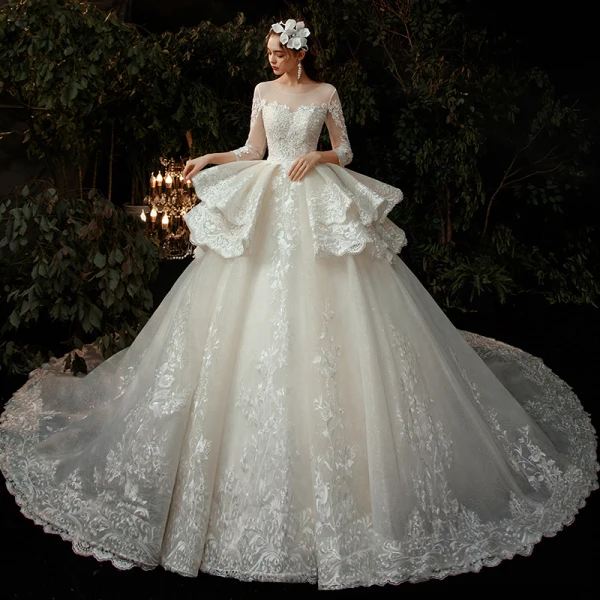 Illusion Champagne Transparentes La Mariée Robe De Mariée 2020 Robe Boule Encolure Dégagée 3/4 Manches Appliques En Dentelle Perlage Glitter Tulle Dos Nu Cathedral Train Volants