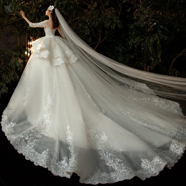 Illusion Champagne Transparentes La Mariée Robe De Mariée 2020 Robe Boule Encolure Dégagée 3/4 Manches Appliques En Dentelle Perlage Glitter Tulle Dos Nu Cathedral Train Volants