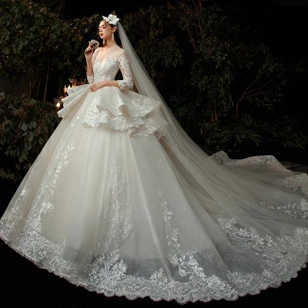 Illusion Champagne Transparentes La Mariée Robe De Mariée 2020 Robe Boule Encolure Dégagée 3/4 Manches Appliques En Dentelle Perlage Glitter Tulle Dos Nu Cathedral Train Volants