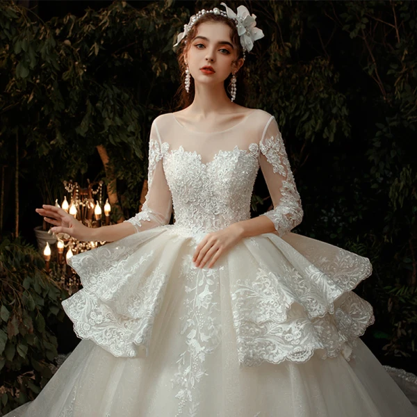 Illusion Champagne Transparentes La Mariée Robe De Mariée 2020 Robe Boule Encolure Dégagée 3/4 Manches Appliques En Dentelle Perlage Glitter Tulle Dos Nu Cathedral Train Volants