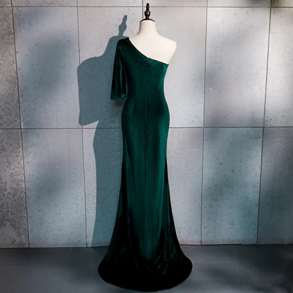 Erschwinglich Dunkelgrün Velour Abendkleider 2020 Meerjungfrau One-Shoulder 1/2 Ärmel Sweep / Pinsel Zug Rückenfreies Festliche Kleider