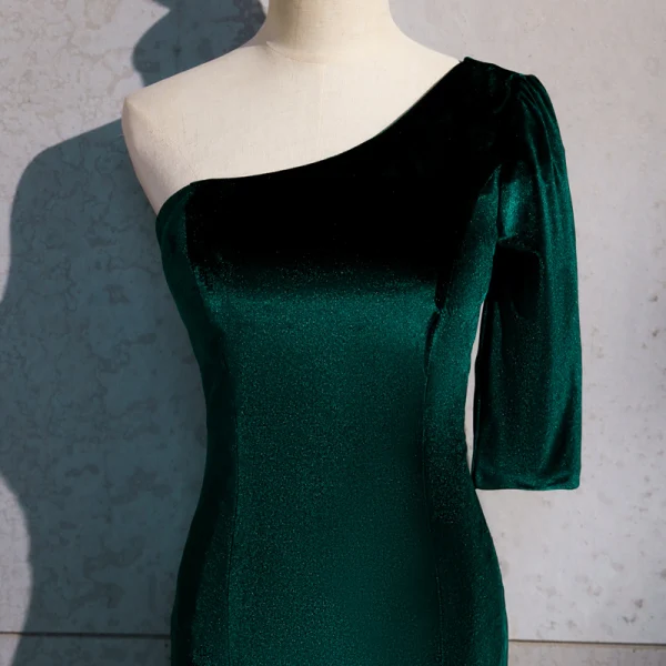 Erschwinglich Dunkelgrün Velour Abendkleider 2020 Meerjungfrau One-Shoulder 1/2 Ärmel Sweep / Pinsel Zug Rückenfreies Festliche Kleider