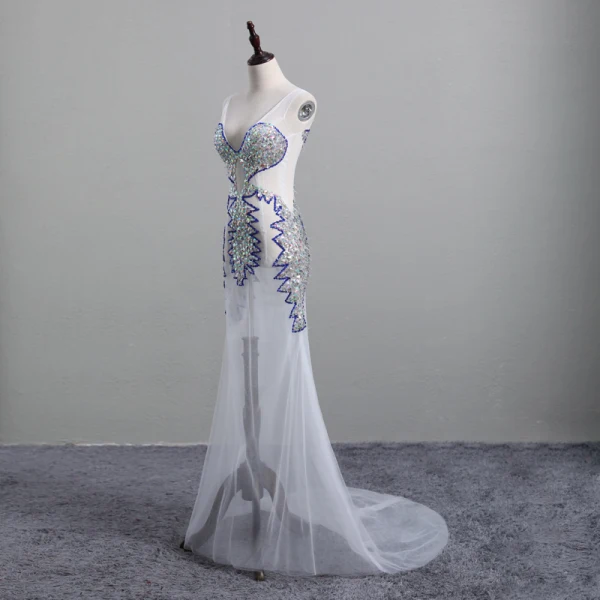 Sexy Blanche Transparentes Robe De Soirée 2020 Trompette / Sirène Col v profond Sans Manches Paillettes Perlage Train De Balayage Volants Dos Nu Robe De Ceremonie