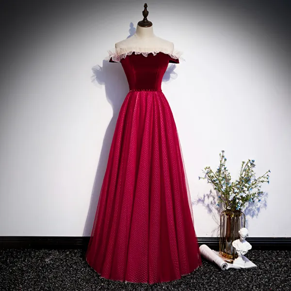 Chic / Beautiful Burgundy Dancing Prom Dresses 2020 A-Line / Princess Off-The-Shoulder Short Sleeve Spotted Tulle Floor-Length / Long Ruffle Formal Dresses