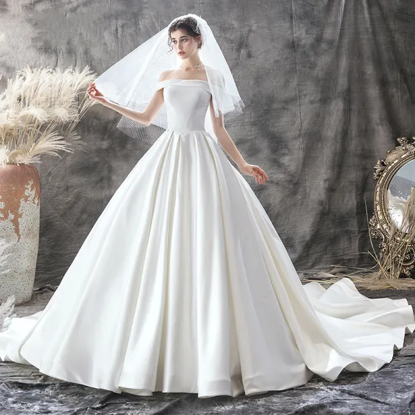 Modest / Simple White Satin Corset Wedding Dresses 2020 Ball Gown  Sweetheart Sleeveless Court Train Ruffle