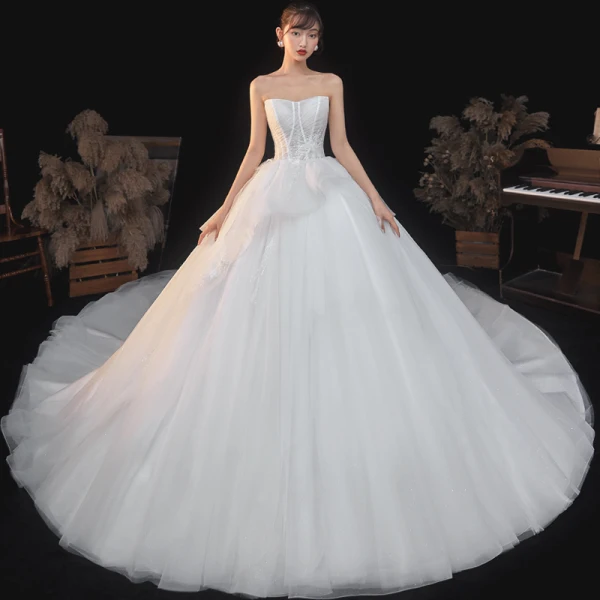Elegant Elfenben Bryllups Brudekjoler 2020 Ballkjole Kjæreste Uten Ermer Ryggløse Appliques Paljetter Beading Glitter Tyll Cathedral Train Buste