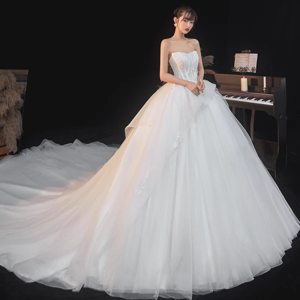 Elegant Elfenben Bryllups Brudekjoler 2020 Ballkjole Kjæreste Uten Ermer Ryggløse Appliques Paljetter Beading Glitter Tyll Cathedral Train Buste