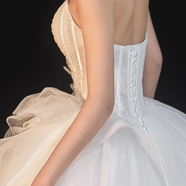 Elegant Elfenben Bryllups Brudekjoler 2020 Ballkjole Kjæreste Uten Ermer Ryggløse Appliques Paljetter Beading Glitter Tyll Cathedral Train Buste