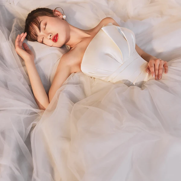 Modest / Simple Ivory Bridal Wedding Dresses 2020 Empire Strapless Sleeveless Backless Cathedral Train Ruffle
