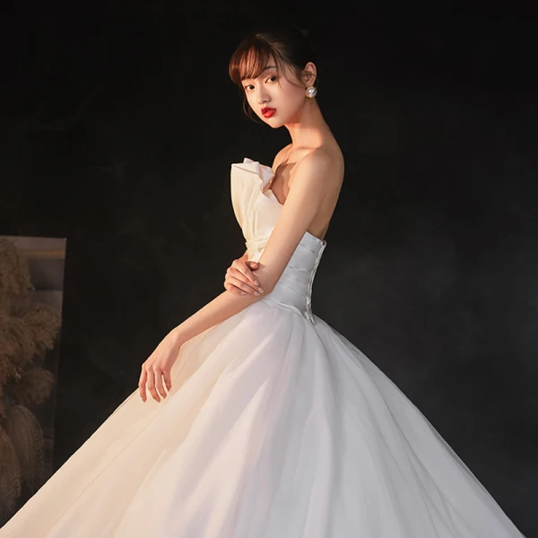 Modest / Simple Ivory Bridal Wedding Dresses 2020 Empire Strapless Sleeveless Backless Cathedral Train Ruffle