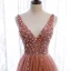 Elegante Pearl Rosa Ballkleider 2020 A Linie Tiefer V-Ausschnitt Ärmellos Pailletten Perlenstickerei Gespaltete Front Sweep / Pinsel Zug Rüschen Rückenfreies Festliche Kleider