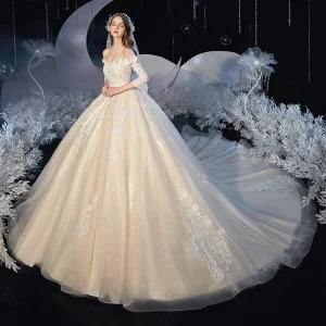 Bäst Champagne Brud Bröllopsklänningar 2020 Balklänning Av Axeln 3 4 Ärm Halterneck Appliqués Spets Beading Glittriga Glitter Tyll Cathedral Train Ruffle