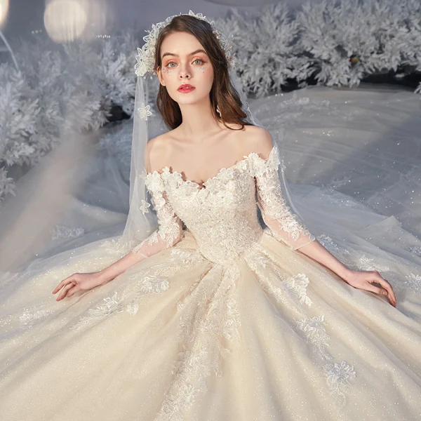 Bäst Champagne Brud Bröllopsklänningar 2020 Balklänning Av Axeln 3/4 ärm Halterneck Appliqués Spets Beading Glittriga / Glitter Tyll Cathedral Train Ruffle