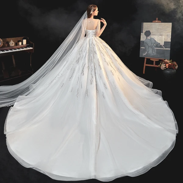 Meilleur Ivoire La Mariée Robe De Mariée 2020 Robe Boule Transparentes Encolure Carrée Manches Courtes Dos Nu Perlage Paillettes Cathedral Train Volants