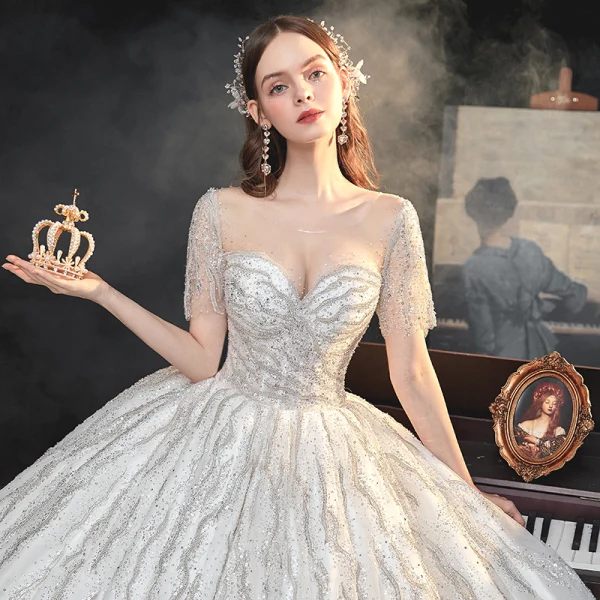 Meilleur Ivoire La Mariée Robe De Mariée 2020 Robe Boule Transparentes Encolure Carrée Manches Courtes Dos Nu Perlage Paillettes Cathedral Train Volants