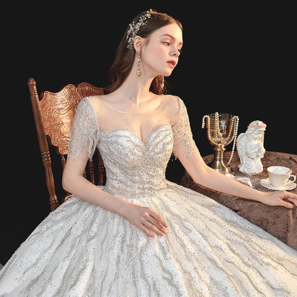 Meilleur Ivoire La Mariée Robe De Mariée 2020 Robe Boule Transparentes Encolure Carrée Manches Courtes Dos Nu Perlage Paillettes Cathedral Train Volants