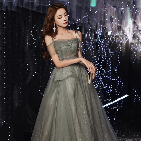 Élégant Glitter Argenté Robe De Bal 2020 Princesse Bretelles Spaghetti Manches Courtes Perlage Longue Volants Dos Nu Robe De Ceremonie