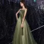 Elegante Grün Ballkleider 2020 A Linie Spaghettiträger Ärmellos Perlenstickerei Glanz Tülle Sweep / Pinsel Zug Rüschen Rückenfreies Festliche Kleider