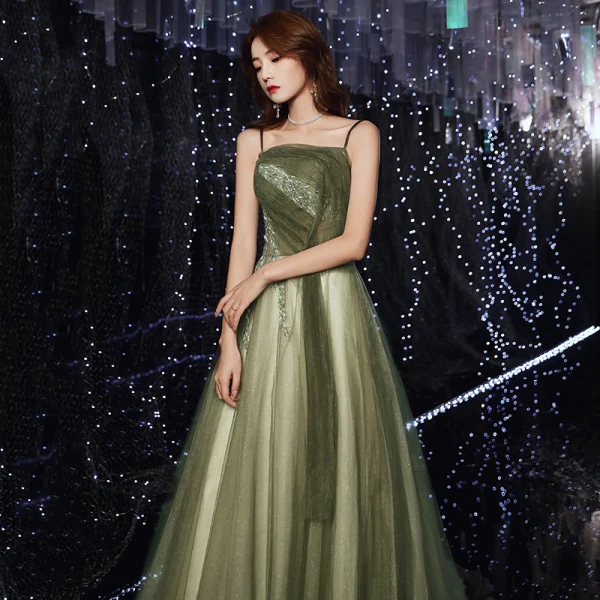 Elegante Grün Ballkleider 2020 A Linie Spaghettiträger Ärmellos Perlenstickerei Glanz Tülle Sweep / Pinsel Zug Rüschen Rückenfreies Festliche Kleider