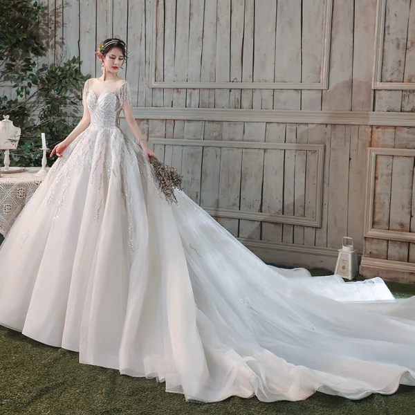 Romantique Champagne Transparentes La Mariée Robe De Mariée 2020 Robe Boule Encolure Dégagée Manches Courtes Dos Nu Paillettes Perlage Glitter Tulle Cathedral Train Volants