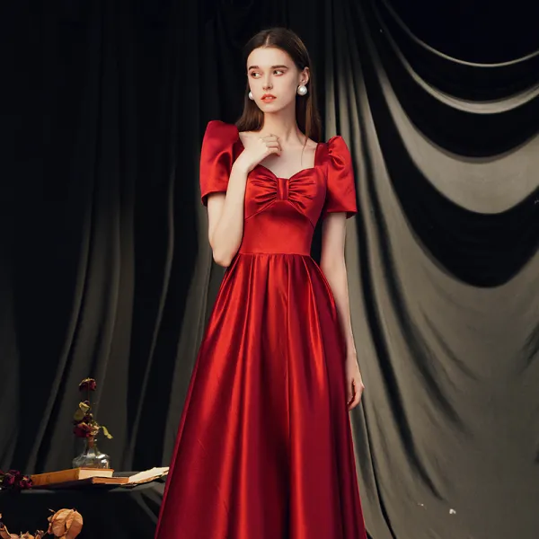 Vintage / Originale Rouge Satin Dansant Robe De Bal 2020 Princesse Encolure Carrée Gonflée Manches Courtes Noeud Longue Dos Nu Robe De Ceremonie