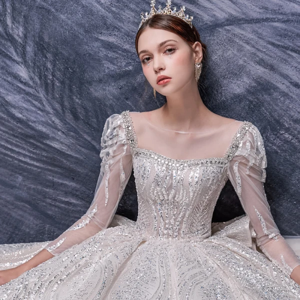 Style Victorien Champagne La Mariée Robe De Mariée 2020 Robe Boule Transparentes Encolure Carrée Gonflée 3/4 Manches Dos Nu Appliques Paillettes Perlage Cathedral Train Volants