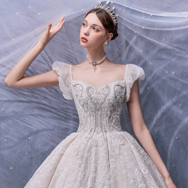 Vintage / Originale Champagne La Mariée Robe De Mariée 2020 Robe Boule Encolure Carrée Gonflée Détachable 3/4 Manches Dos Nu Fait main Perlage Cathedral Train Volants