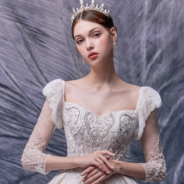 Vintage / Originale Champagne La Mariée Robe De Mariée 2020 Robe Boule Encolure Carrée Gonflée Détachable 3/4 Manches Dos Nu Fait main Perlage Cathedral Train Volants