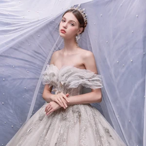 Charmig Champagne Brud Bröllopsklänningar 2020 Balklänning Av Axeln Korta Ärm Halterneck Beading Appliqués Paljetter Glittriga Glitter Tyll Cathedral Train Ruffle