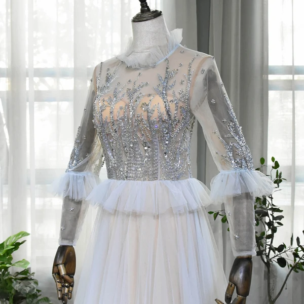 Haut de Gamme Argenté Tapis rouge Robe De Soirée 2020 Princesse Transparentes Col Haut Manches Longues Fait main Perlage Paillettes Train De Balayage Volants Robe De Ceremonie