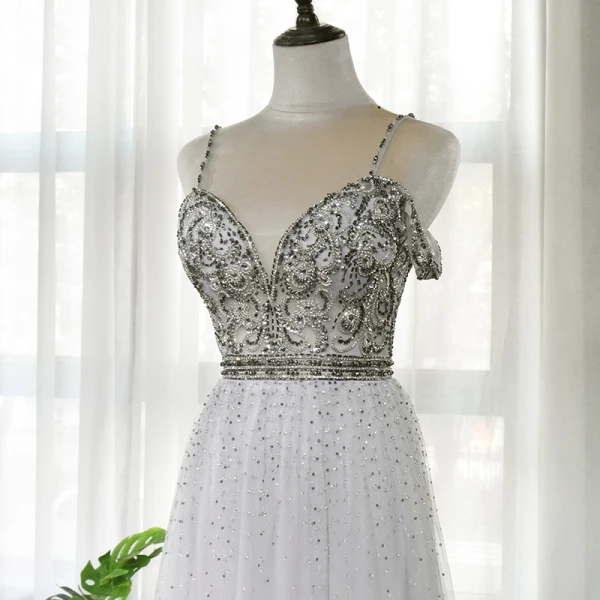 Haut de Gamme Gris Robe De Soirée 2020 Princesse Bretelles Spaghetti Manches Courtes V-Cou Perlage Faux Diamant Longue Volants Dos Nu Robe De Ceremonie