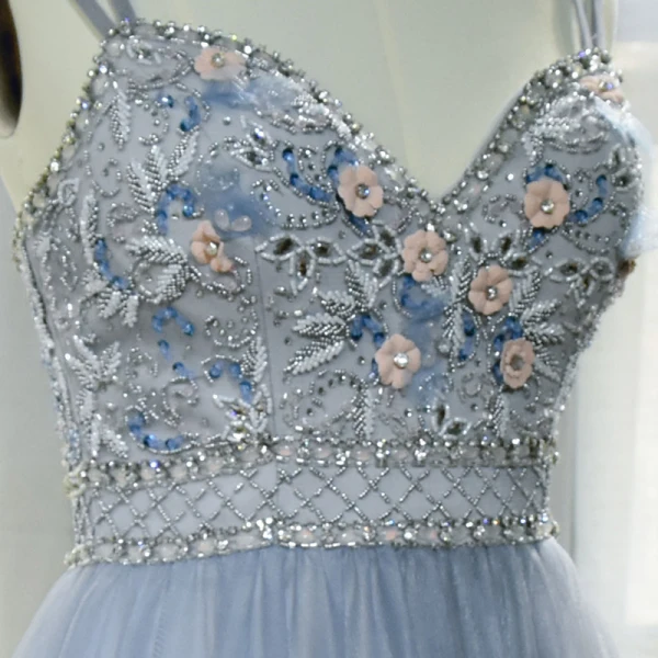 High End Himmelblau Tanzen Ballkleider 2020 A Linie Spaghettiträger Ärmellos Perlenstickerei Strass Lange Rüschen Rückenfreies Festliche Kleider