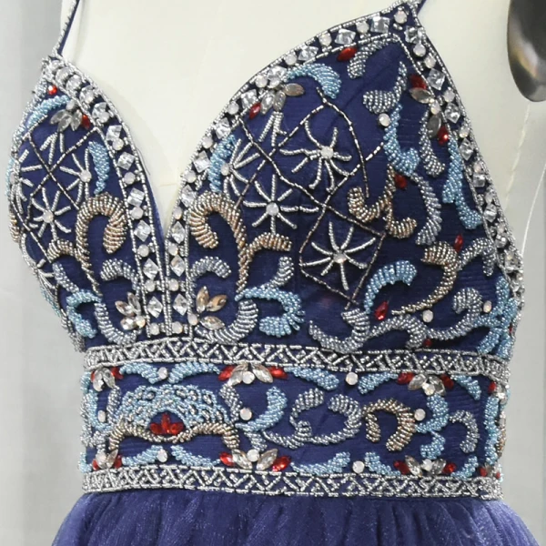 Haut de Gamme Bleu Marine Dansant Robe De Bal 2020 Princesse Bretelles Spaghetti Sans Manches Perlage Faux Diamant Longue Volants Dos Nu Robe De Ceremonie