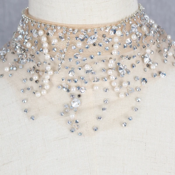 Haut de Gamme Doré Tapis rouge Robe De Soirée 2020 Trompette / Sirène Col v profond Manches Courtes Perlage Perle Faux Diamant Train De Balayage Volants Dos Nu Robe De Ceremonie