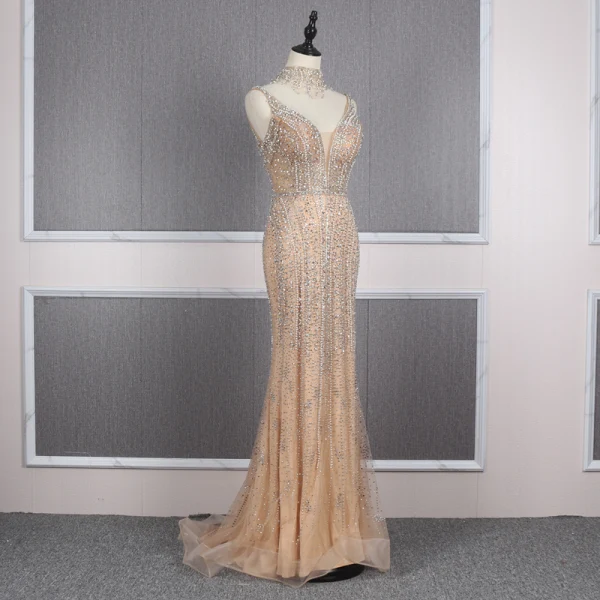 Haut de Gamme Doré Tapis rouge Robe De Soirée 2020 Trompette / Sirène Col v profond Manches Courtes Perlage Perle Faux Diamant Train De Balayage Volants Dos Nu Robe De Ceremonie
