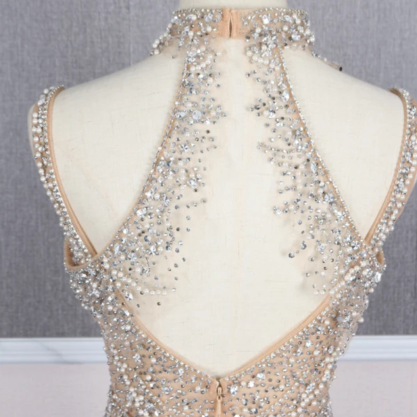 Haut de Gamme Doré Tapis rouge Robe De Soirée 2020 Trompette / Sirène Col v profond Manches Courtes Perlage Perle Faux Diamant Train De Balayage Volants Dos Nu Robe De Ceremonie