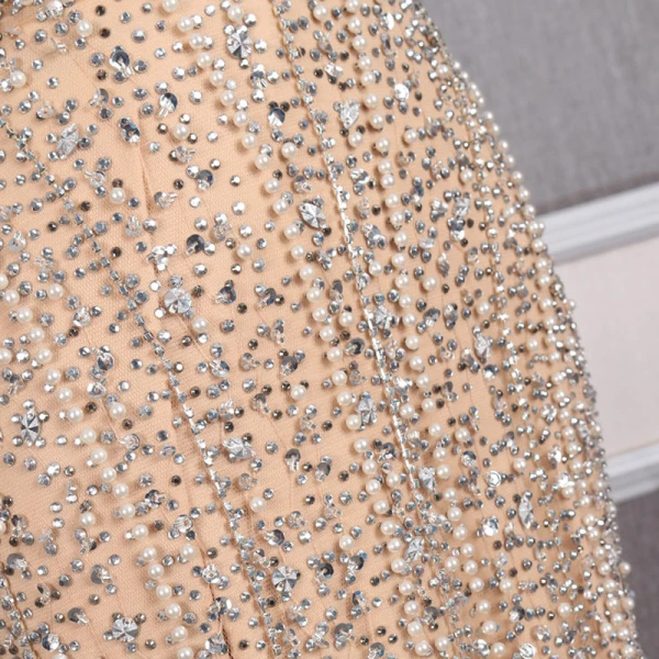Haut de Gamme Doré Tapis rouge Robe De Soirée 2020 Trompette / Sirène Col v profond Manches Courtes Perlage Perle Faux Diamant Train De Balayage Volants Dos Nu Robe De Ceremonie
