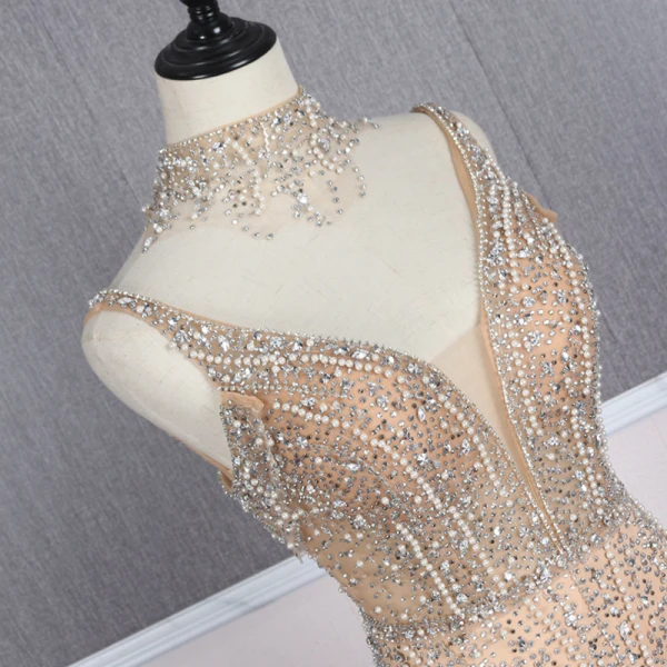 Haut de Gamme Doré Tapis rouge Robe De Soirée 2020 Trompette / Sirène Col v profond Manches Courtes Perlage Perle Faux Diamant Train De Balayage Volants Dos Nu Robe De Ceremonie