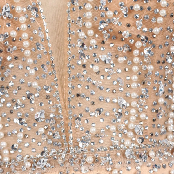 Haut de Gamme Doré Tapis rouge Robe De Soirée 2020 Trompette / Sirène Col v profond Manches Courtes Perlage Perle Faux Diamant Train De Balayage Volants Dos Nu Robe De Ceremonie