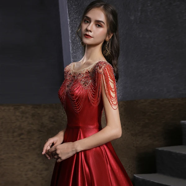 Haut de Gamme Bordeaux Transparentes Satin Robe De Soirée 2020 Princesse Encolure Dégagée Sans Manches Perlage Faux Diamant Longue Volants Dos Nu Robe De Ceremonie
