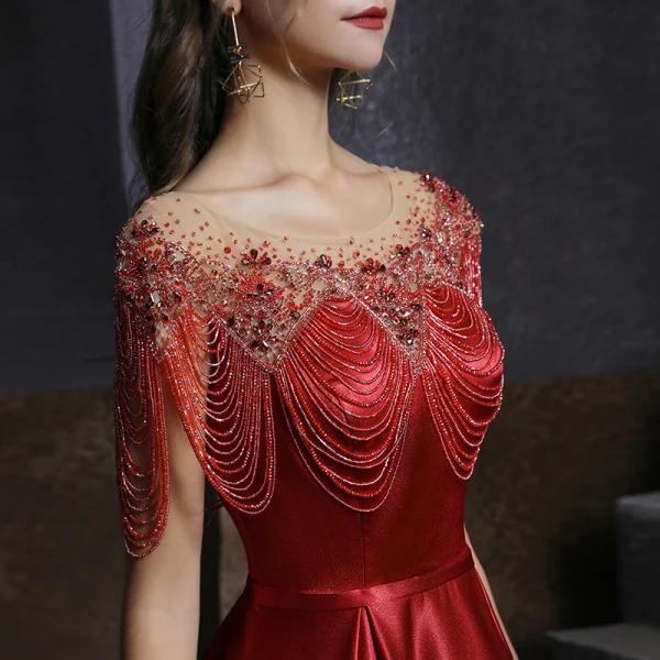 Haut de Gamme Bordeaux Transparentes Satin Robe De Soirée 2020 Princesse Encolure Dégagée Sans Manches Perlage Faux Diamant Longue Volants Dos Nu Robe De Ceremonie