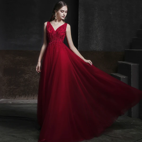 Élégant Bordeaux Robe De Soirée 2020 Empire V-Cou Sans Manches Perlage Paillettes Longue Volants Dos Nu Robe De Ceremonie
